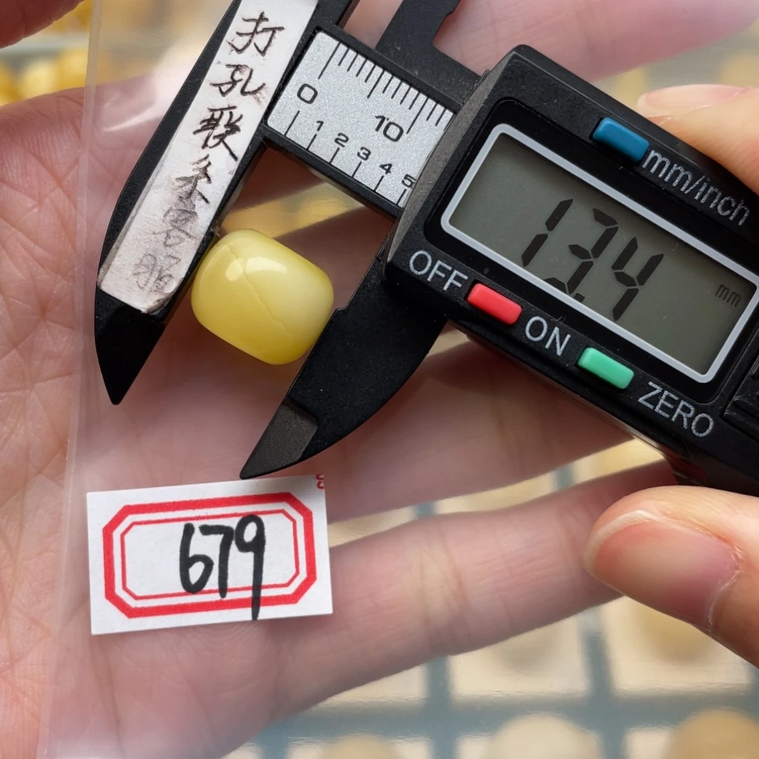 蜜蜡裸石未镶嵌柠****道