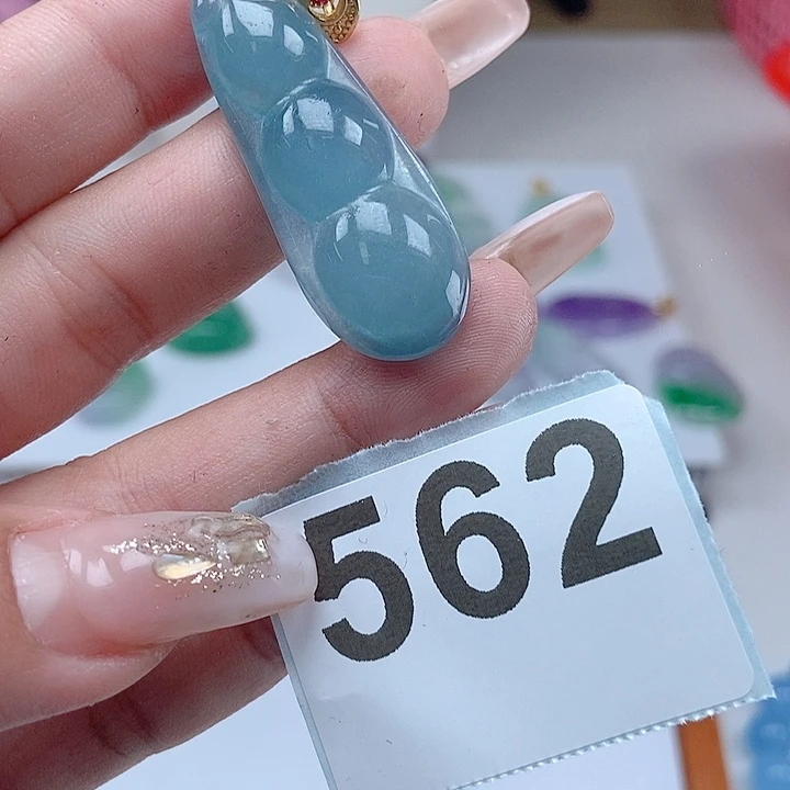 翡翠颈饰未镶嵌吊坠