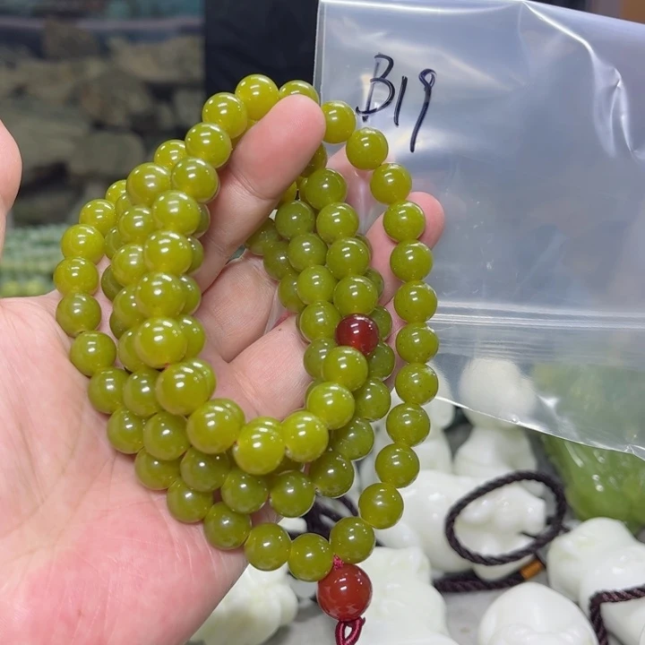 蛇纹石玉颈饰未镶嵌八*