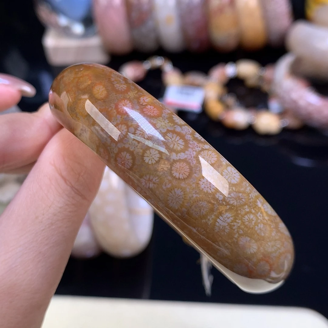 【闪购商品】颈饰未镶嵌硅化珊瑚（珊瑚玉）精品手镯59.4（58号）