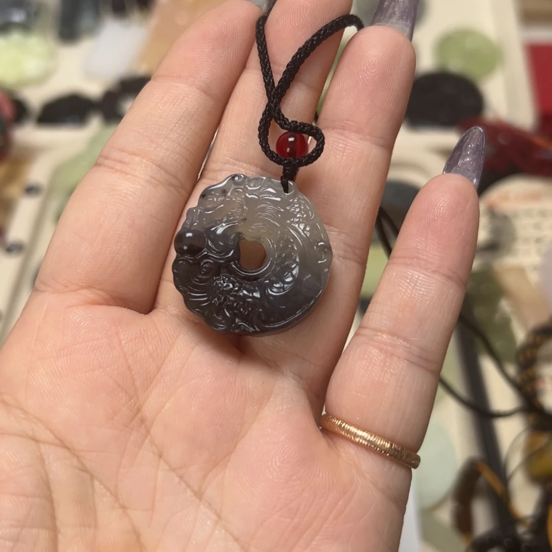 蛇纹石玉颈饰合金