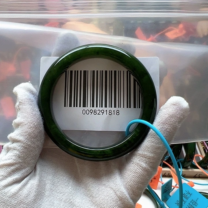 五***店和田玉未镶嵌手镯