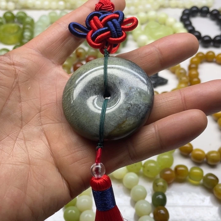 蛇纹石玉吊坠未镶嵌