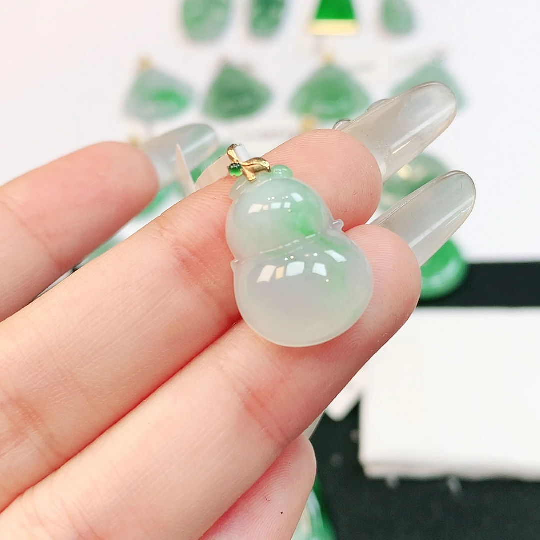 翡翠18K金镶嵌颈饰