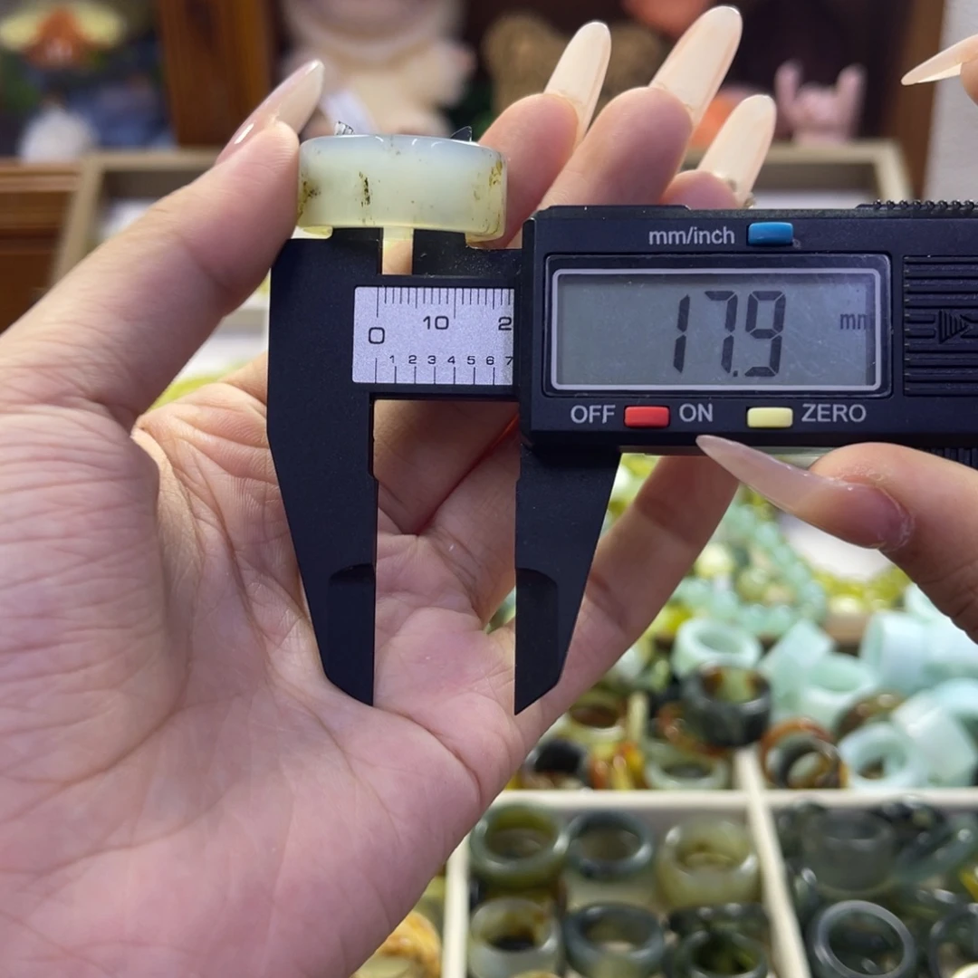 蛇纹石玉未镶嵌手镯90