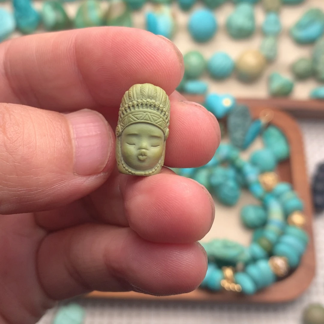 绿松石未镶嵌颈饰