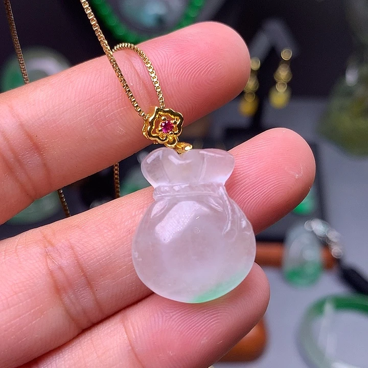 吊坠(赠链)未镶嵌翡翠