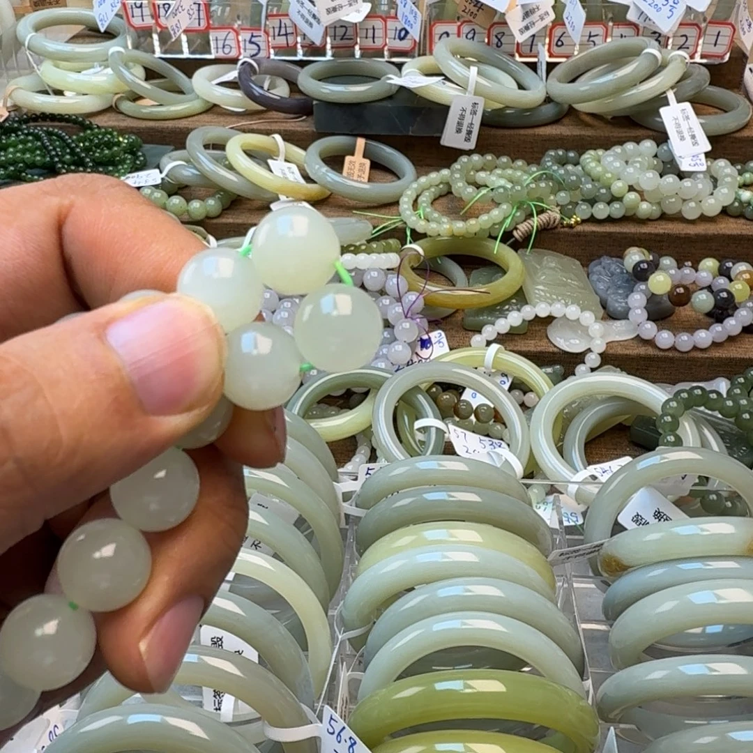 豆***妹和田玉未镶嵌手镯