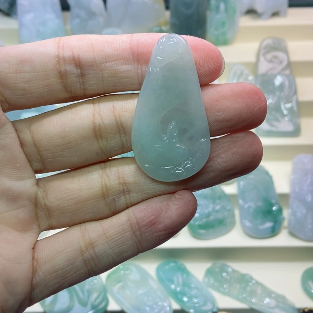 翡翠未镶嵌颈饰吾道