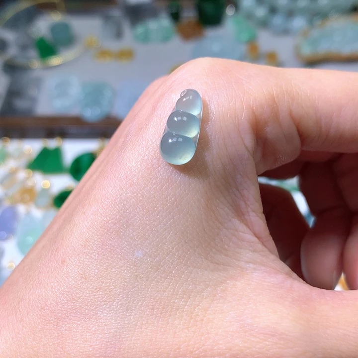 翡翠颈饰未镶嵌豆子