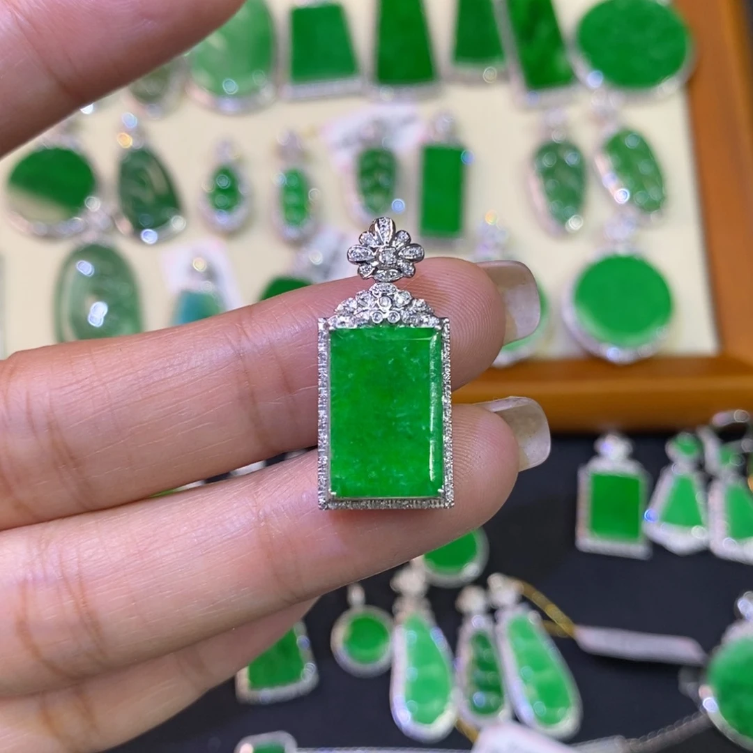 翡翠吊坠(不含链)18K金镶嵌吊坠