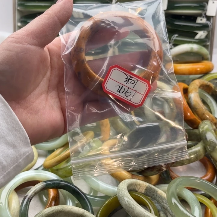 i***m岫玉未镶嵌手镯岫玉（中国四大名玉之一）