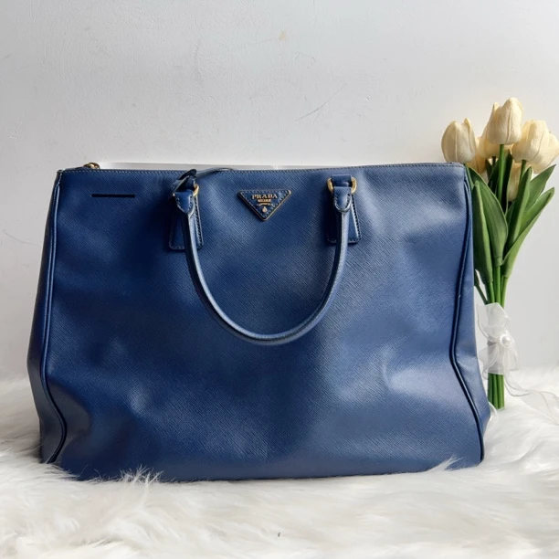 95新 Prada/普拉达 深蓝色杀手单肩包