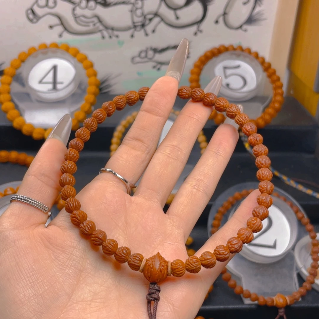 易****文玩核桃吊坠0.7777777777