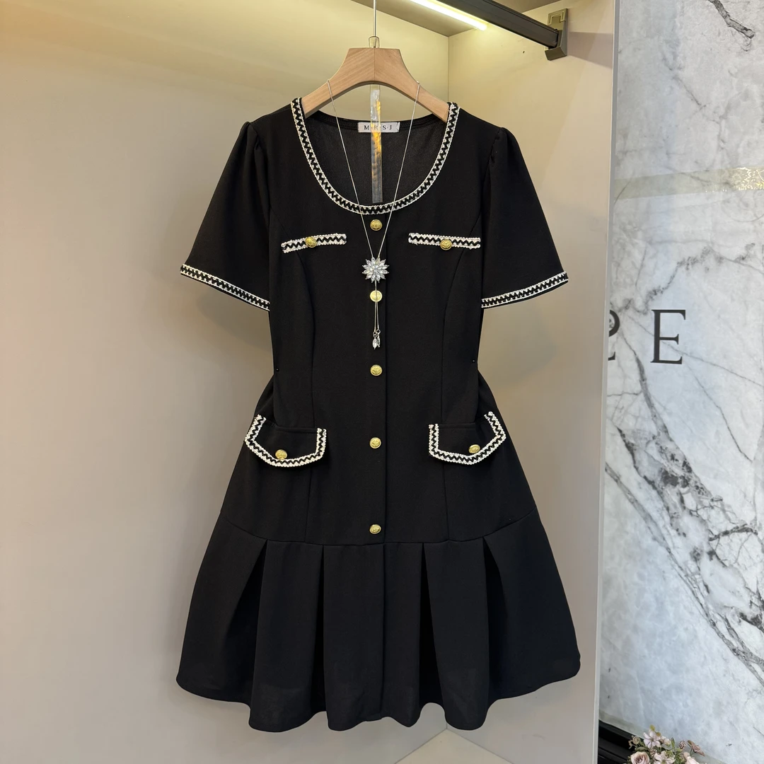 大码女装时尚韩版圆领金扣装饰线织包边显瘦显高赫本风连衣裙9835