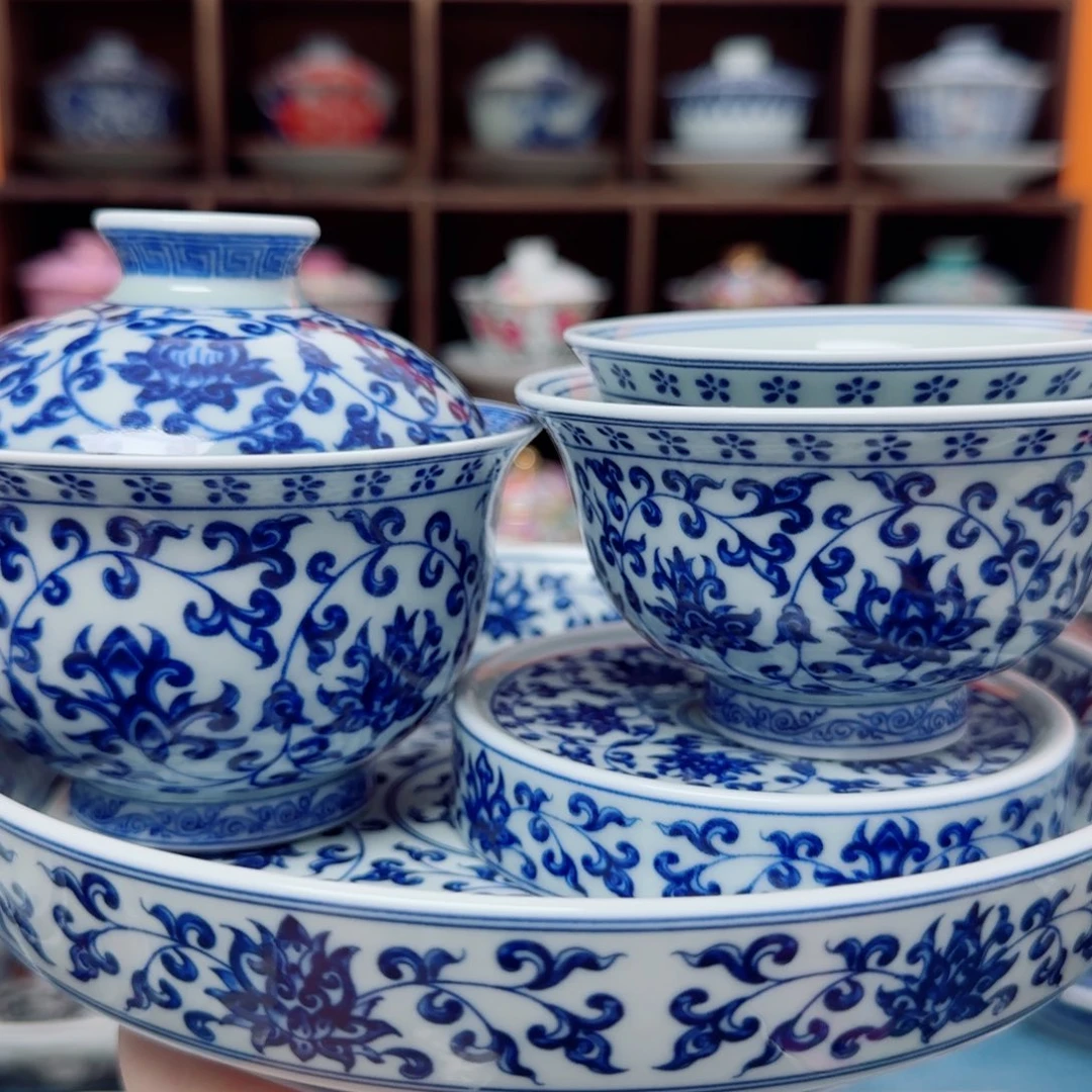 青花缠枝莲五件套