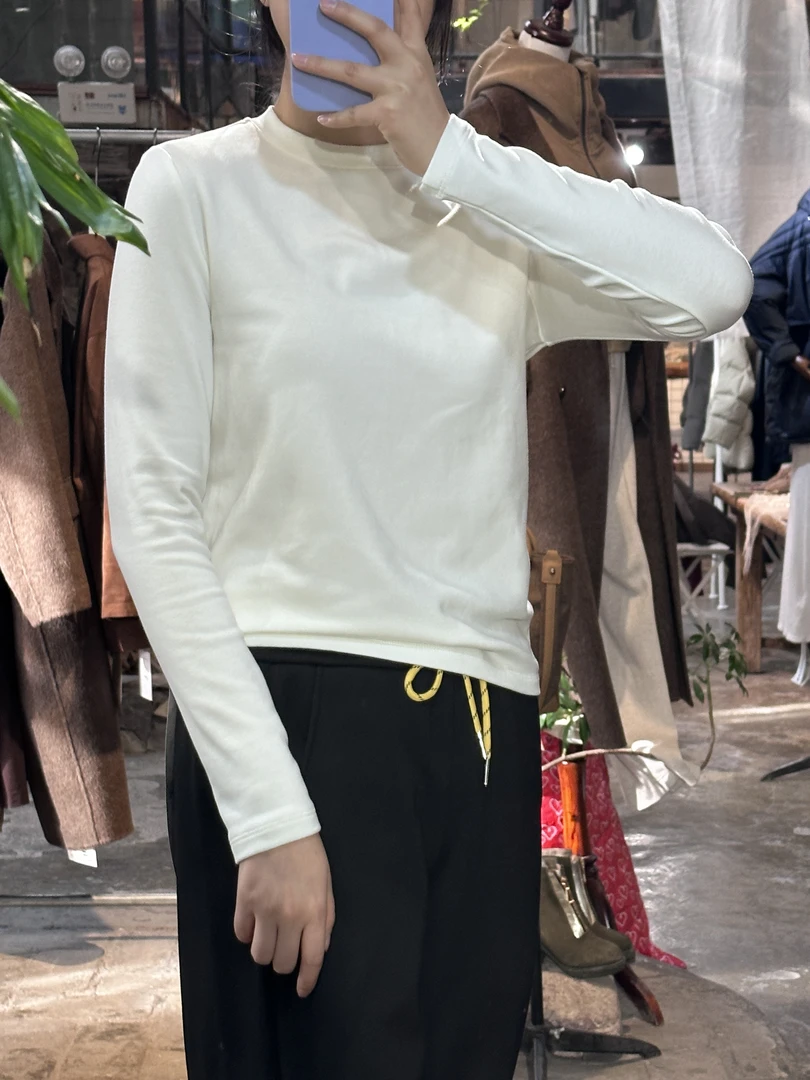 被拥抱的感觉-毛绒软糯圆领打底衫