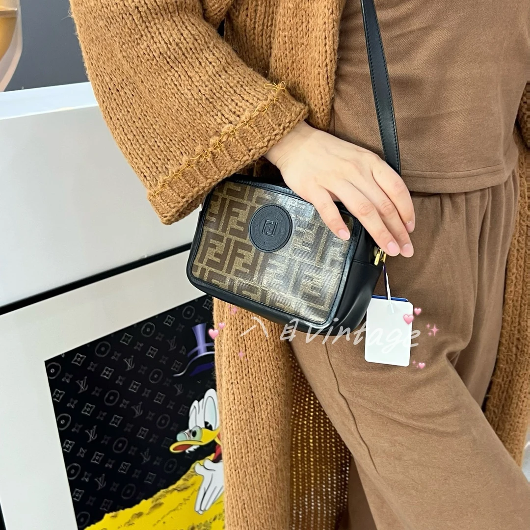95新 FENDI/芬迪 珍甄  老花相机单肩包  94043
