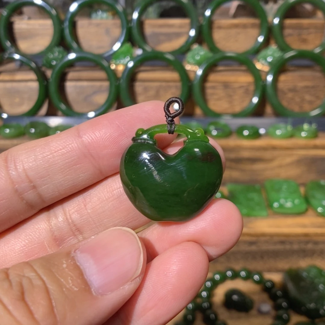 【闪购商品】吊坠(不含链)未镶嵌和田玉俄七红皮菠菜绿苹果