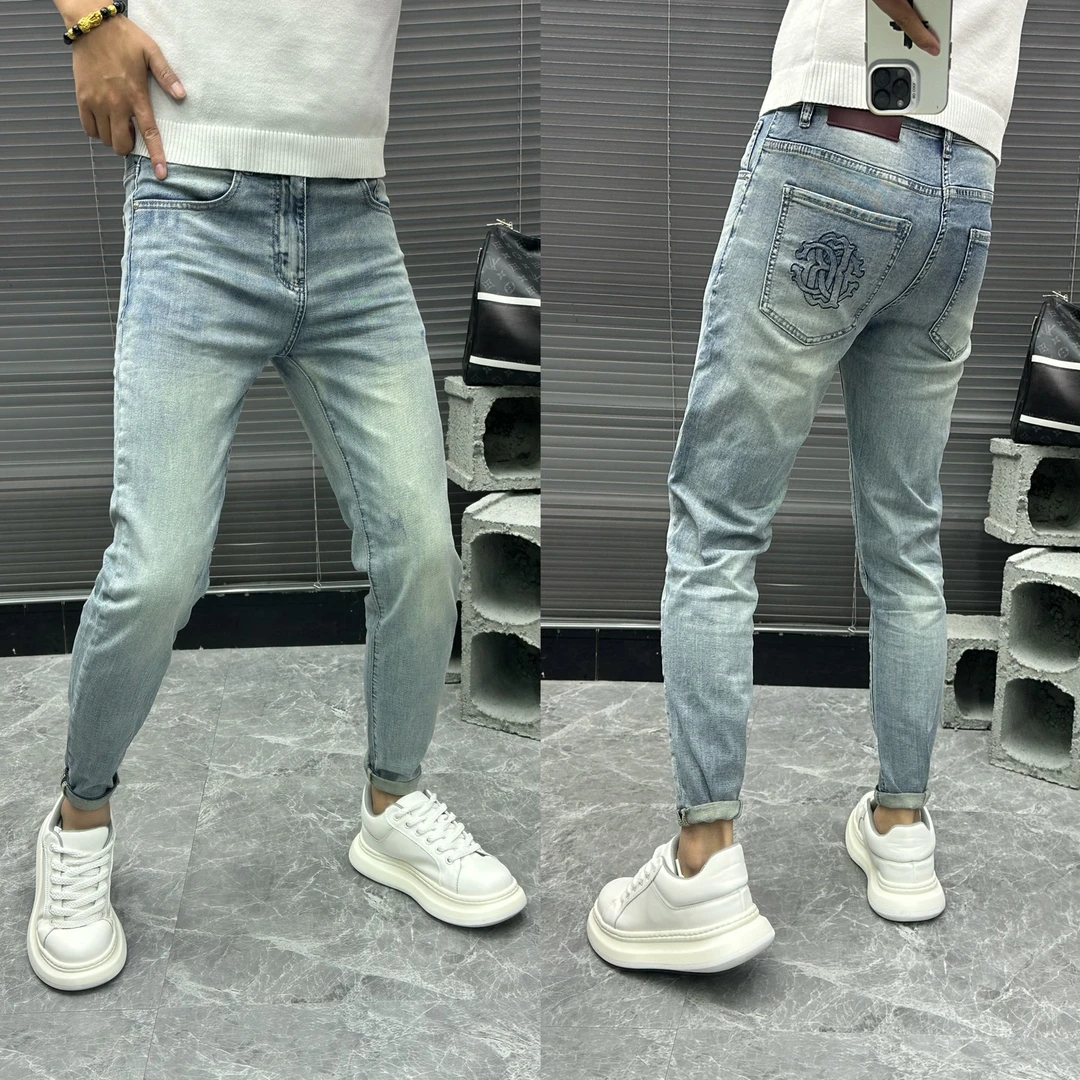 轻奢百搭后兜刺绣浅蓝色男士夏季牛仔裤薄款小脚显瘦弹力休闲时尚