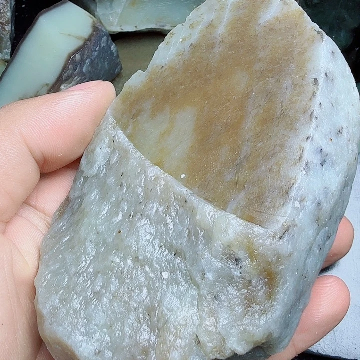 未镶嵌和田玉（糖玉）珠宝奇石