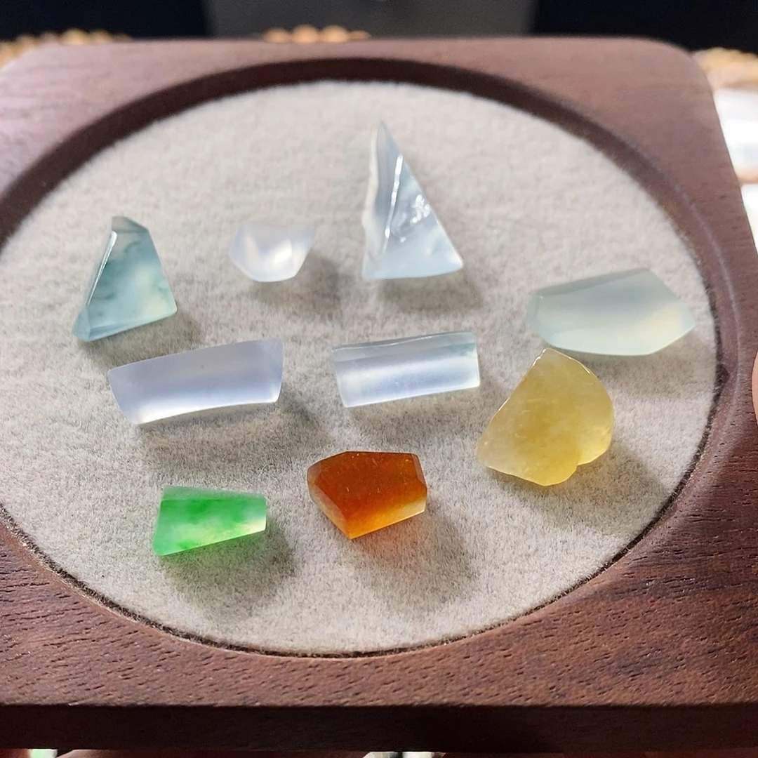 散珠翡翠不同价，发其一