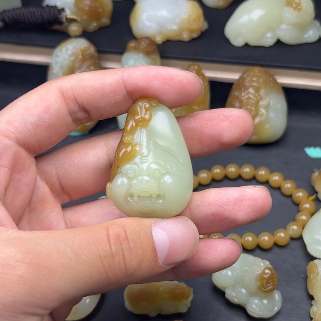 和田玉（糖玉）未镶嵌颈饰叙**光