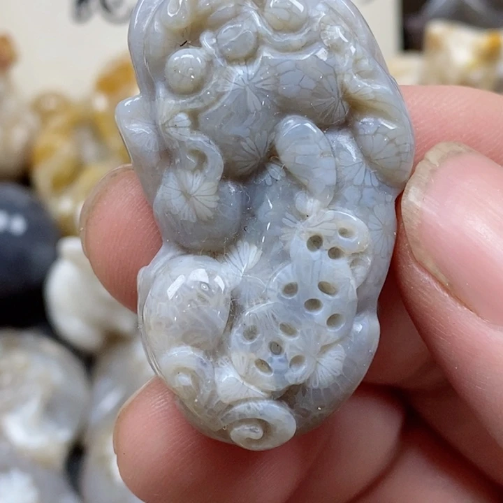 颈饰未镶嵌硅化珊瑚（珊瑚玉）