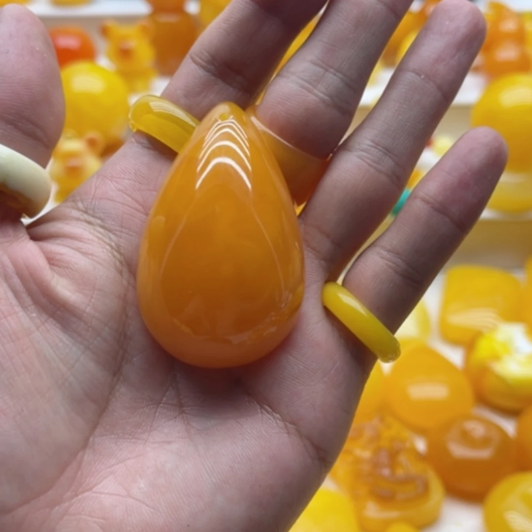 【闪购商品】俄黄飘花水滴吊坠