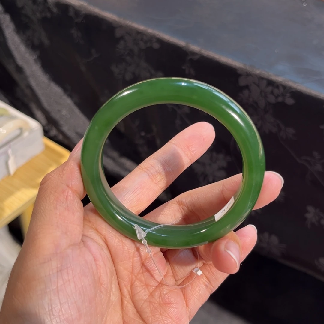 和田玉未镶嵌手镯  「俄碧 辣阳绿」肉细色匀