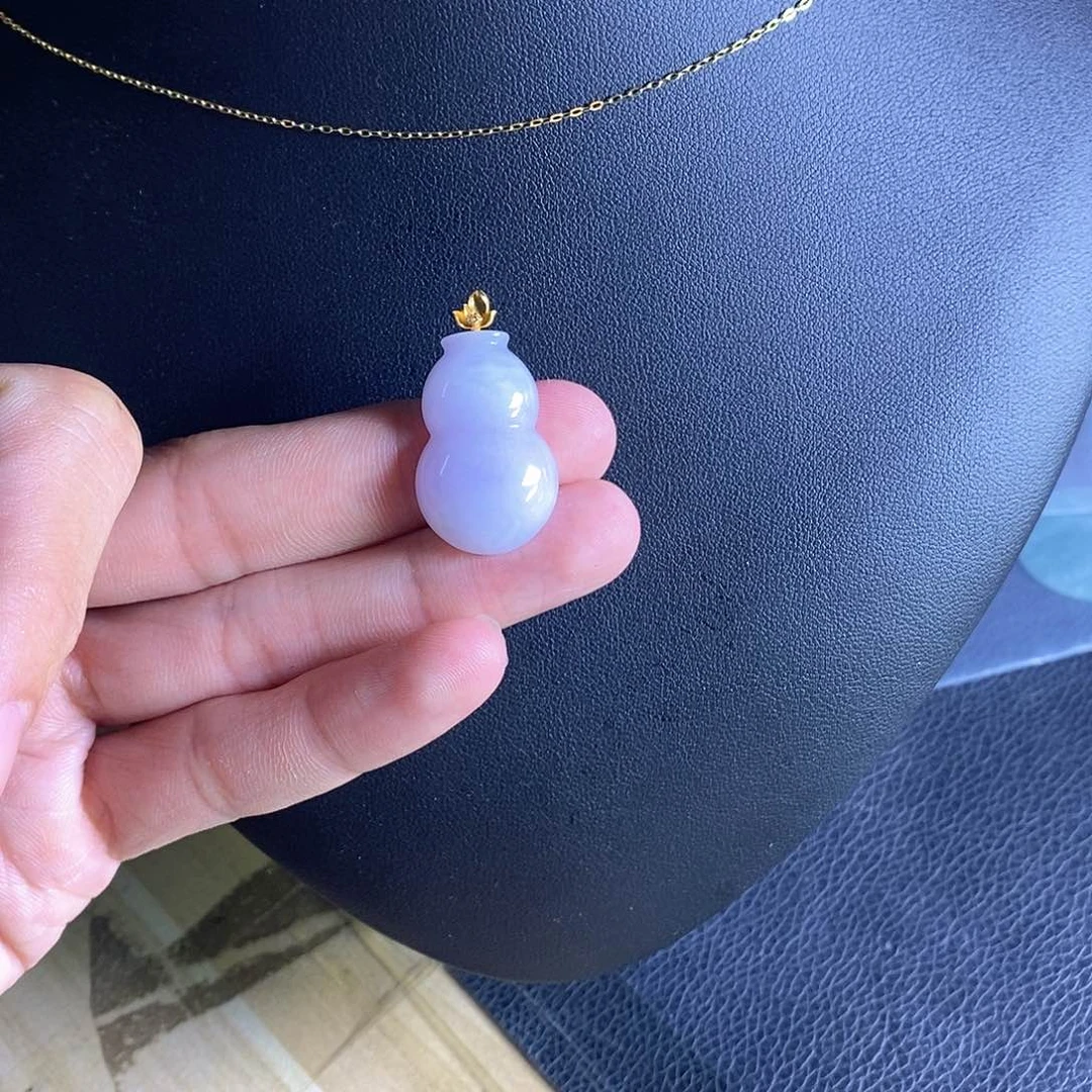 颈饰18K金镶嵌翡翠