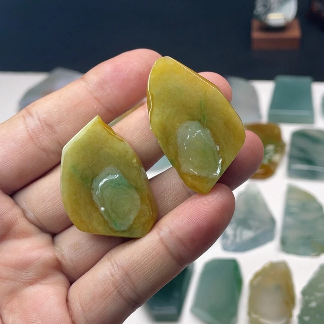 定制翡翠未镶嵌黄加绿对牌