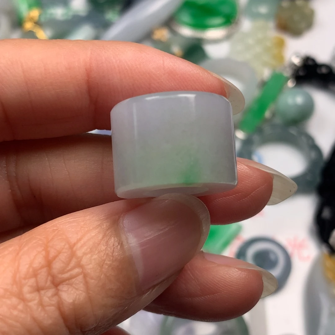 都***堰翡翠未镶嵌颈饰翡翠