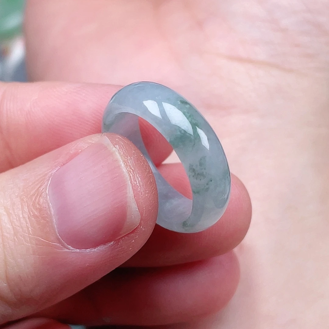 翡翠未镶嵌颈饰戒指