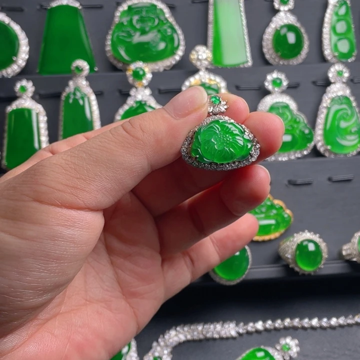 翡翠颈饰未镶嵌翡翠吊坠