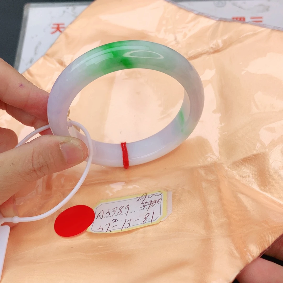 翡翠手镯未镶嵌翡翠