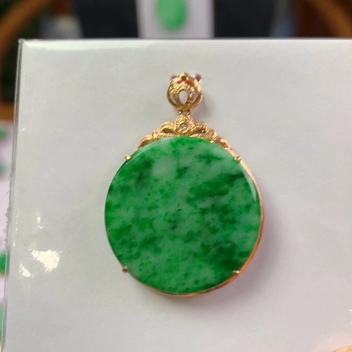 翡翠18K金镶嵌颈饰