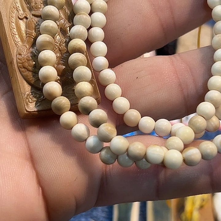 張***收泥塑工艺品的制作