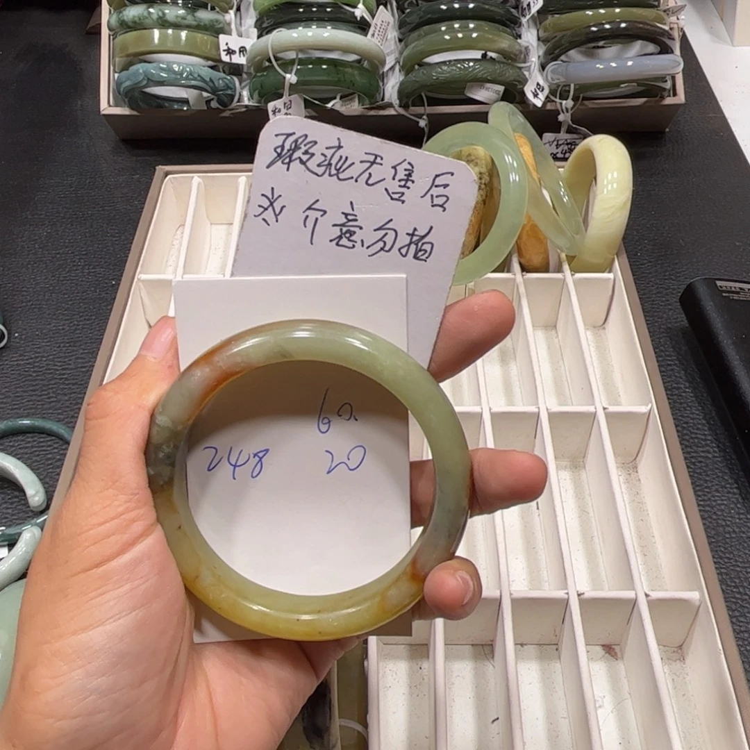 未镶嵌蛇纹石玉手镯