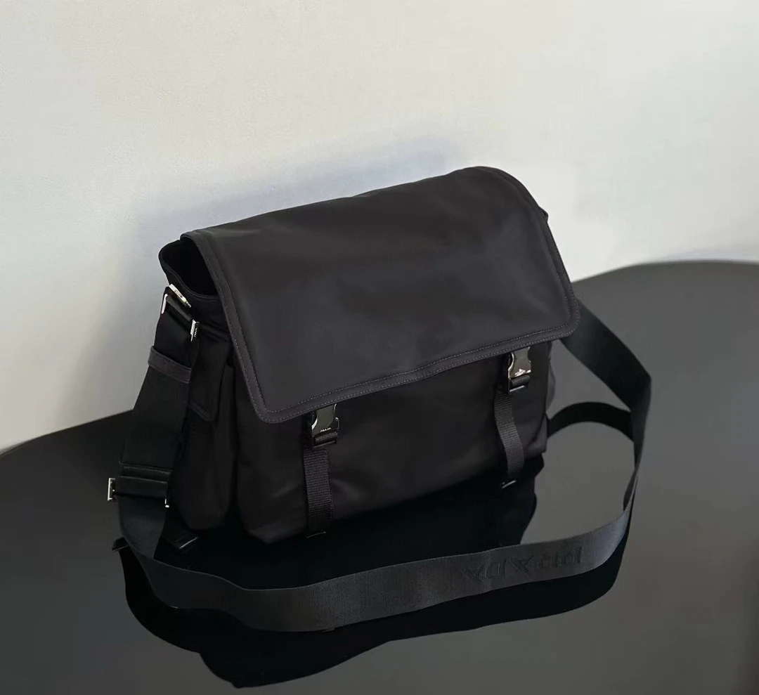 新款时尚潮流包男士