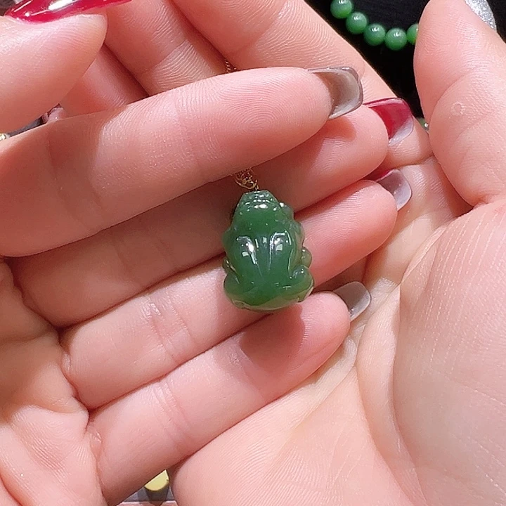 颈饰18K金镶嵌和田玉
