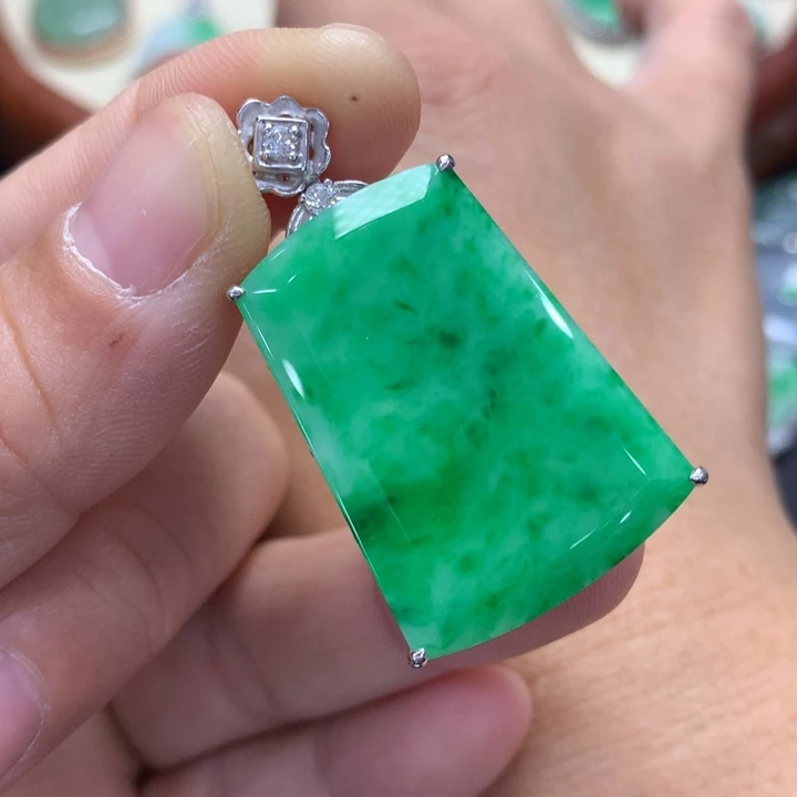 翡翠吊坠(不含链)18K金镶嵌