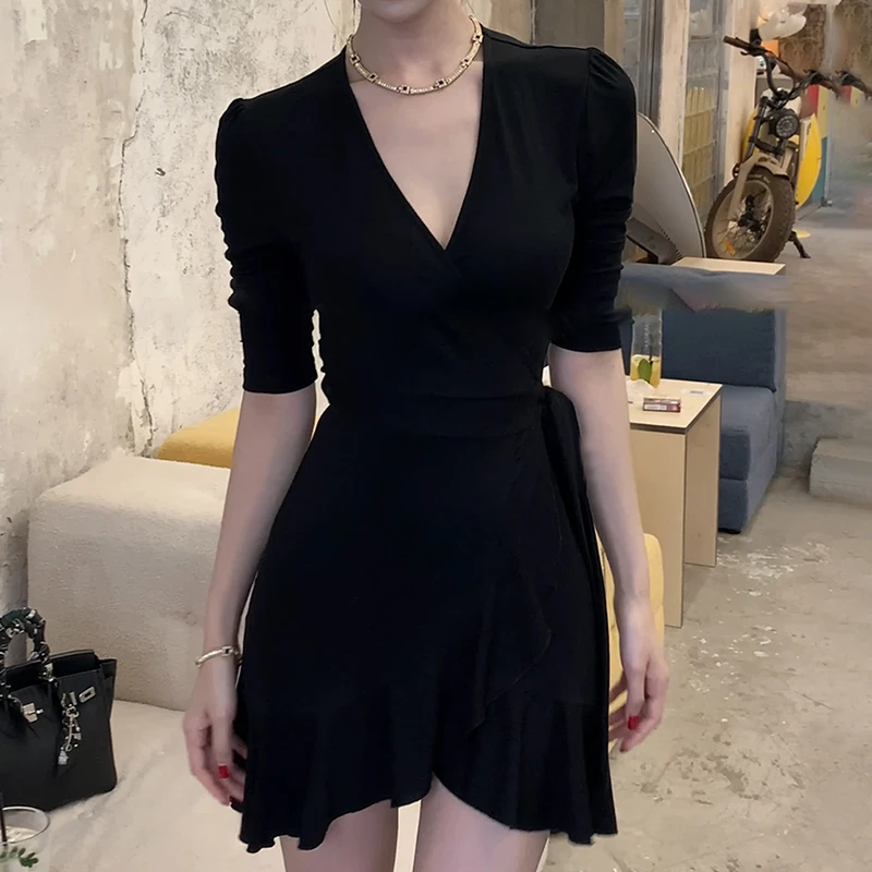法式气质纯色正肩v领短袖连衣裙女夏季新款设计感不规则鱼尾短裙