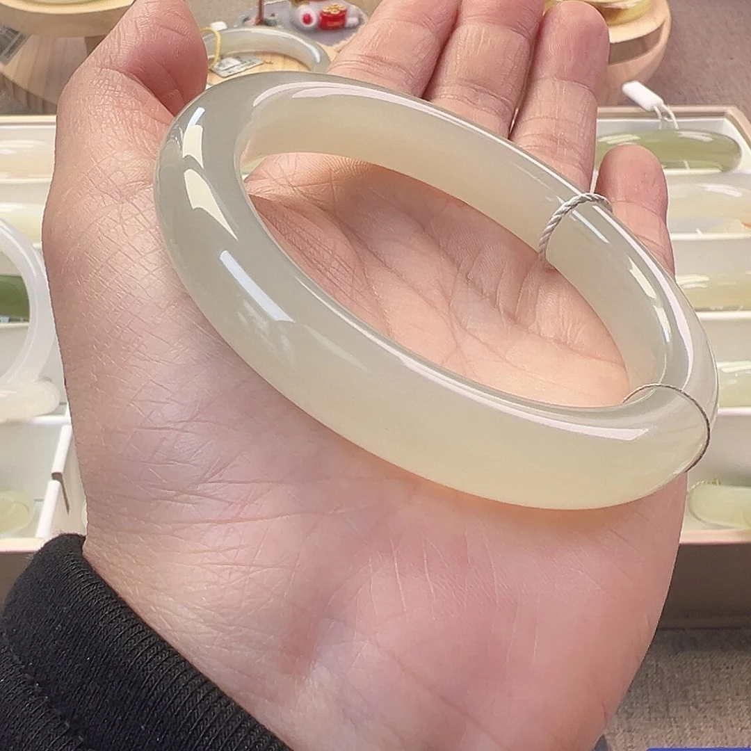 和田玉未镶嵌手镯