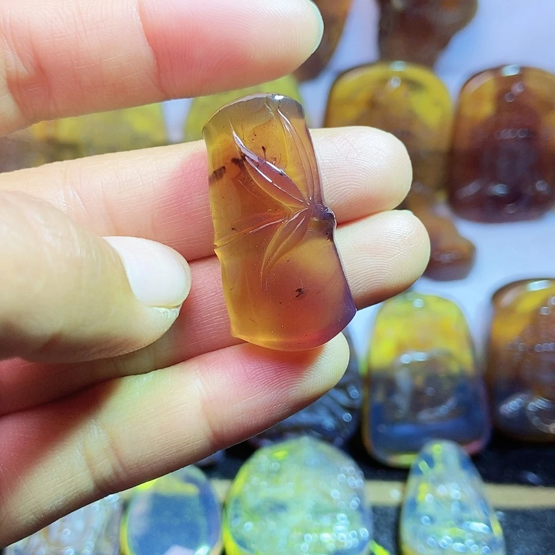 琥珀颈饰未镶嵌节节高