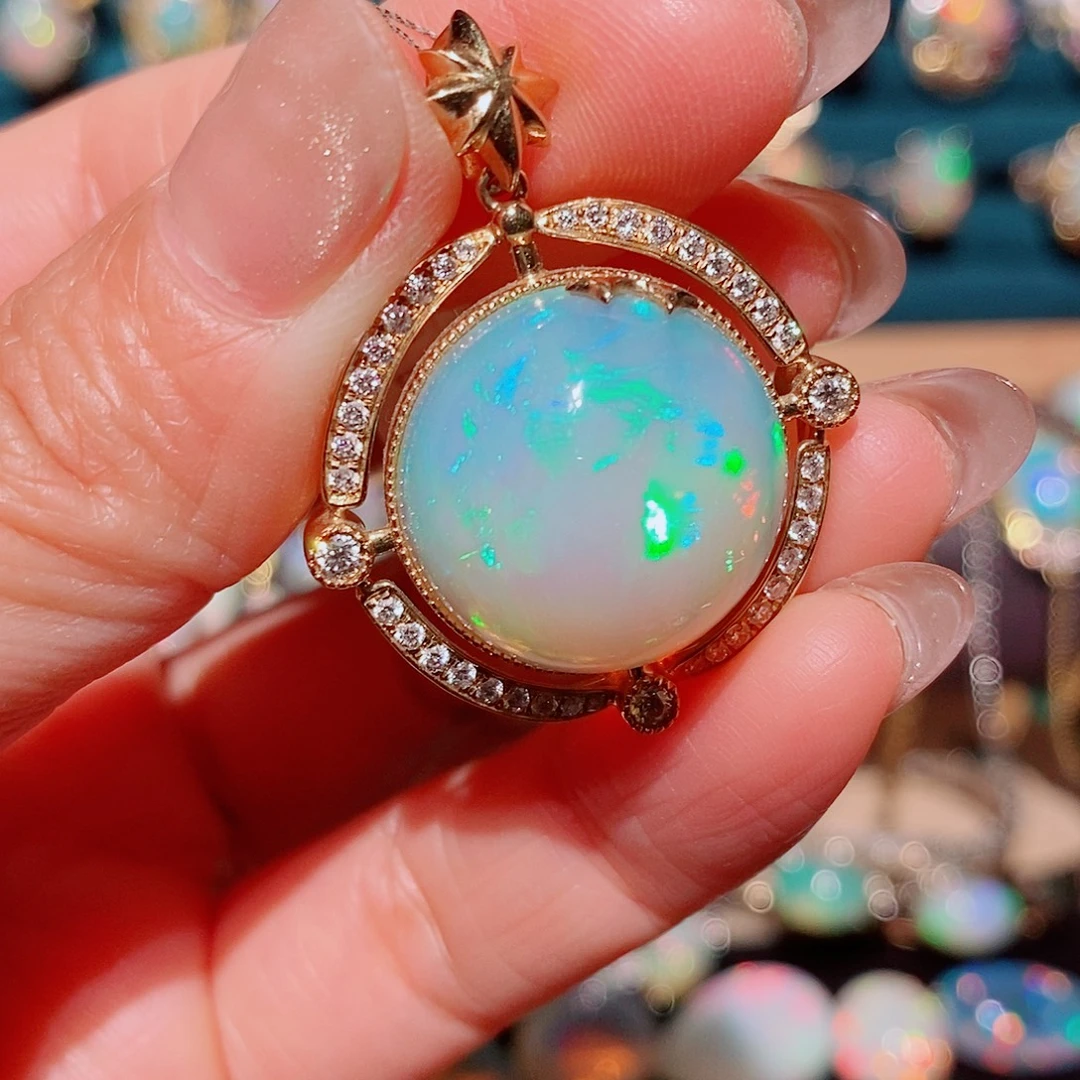 欧泊18K金镶嵌吊坠