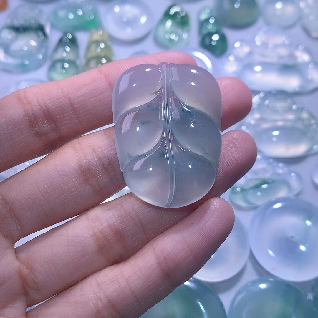 【闪购商品】翡翠颈饰未镶嵌叶子