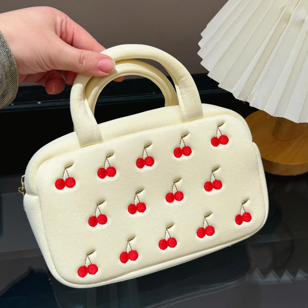 雏奇精选  奶黄色小樱桃手提包