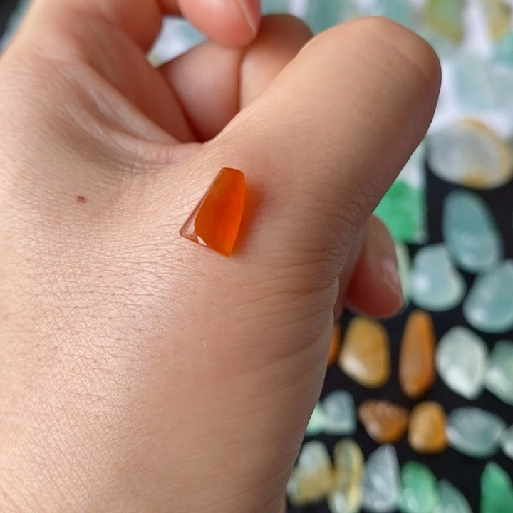 定制翡翠未镶嵌天然红翡随行