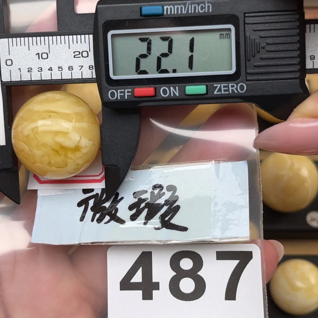 未镶嵌蜜蜡裸石来****子微瑕